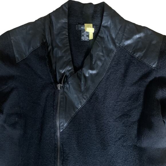ALFANI WOMENS BLACK MERINO WOOL W/FAUX LEATHER TRIM ZIP FRONT SWEATER SMALL-EUC - Picture 4 of 7